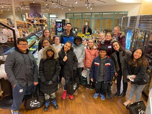 A group of happy The Learning Kitchen participants.