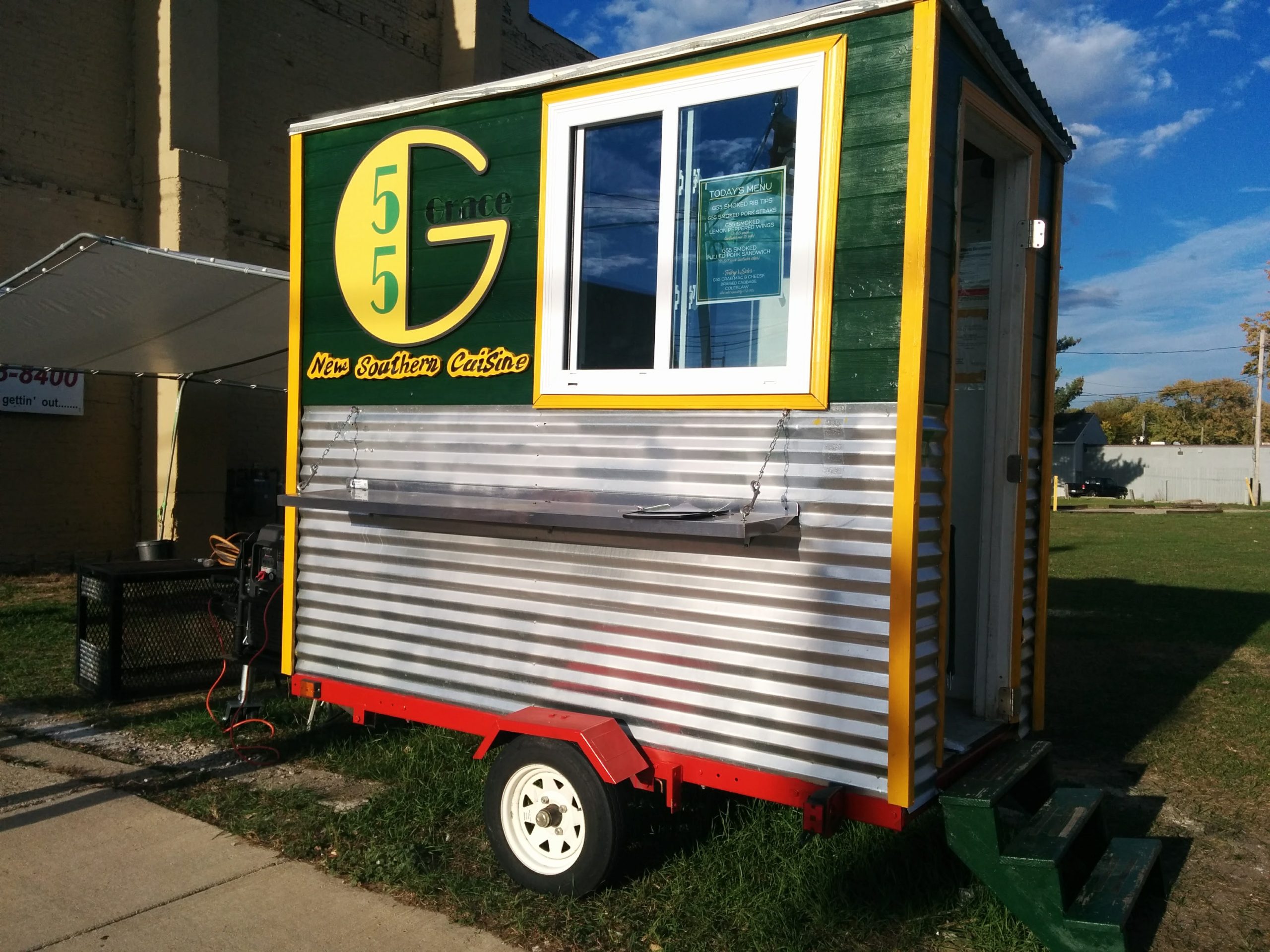 The Grace 55 food truck at the corner of Apple Avenue and Pine Street. Photo by Anna Gustafson