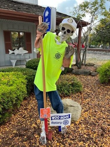 Robin the Rotarian is digging on all the visitors at Shake, Rattle & Stroll.