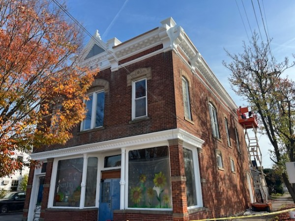 The exterior brick of the former Variety Beverage gets cleaned and painted. (Photo/Courtesy of Carrie Haskins)