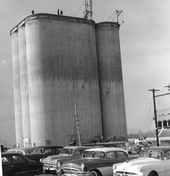 A photo from 1955 of the Norris Grain Co. facilities on President's Island. (University of Memphis)