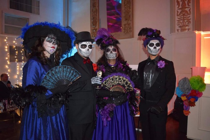 Dorimar Ferrer, Abraham Arnau, Hortenzia Bastida and Rafael Arnau represent Cazateatro at the Day of the Dead Celebration: Las Catrinas & Catrines.