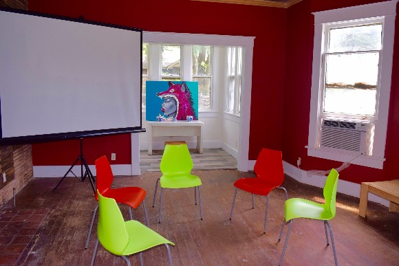 The Snowden House common room is designed to encourage community dialogue. 