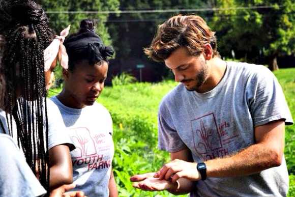 Miles Tamboli teaches teens about urban farming at the Girls, Inc. Frayser Youth Farm, 2016. (John Klyce Minervini)