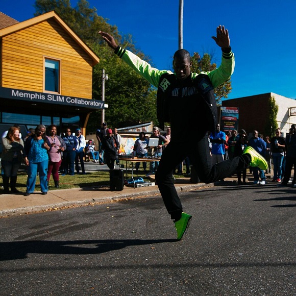 Memphis jooker Montrell Britton in front of Memphis Slim Collaboratory