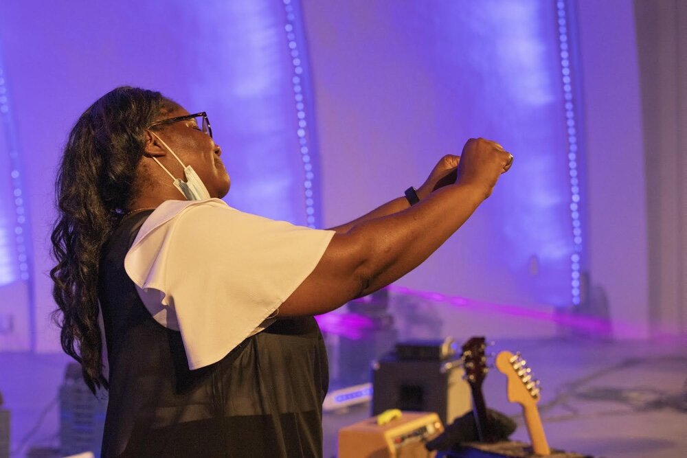 ASL interpreter Tekosha Johnson onstage at the Overton Park Shell. (Photo: Craig Thompson / Courtesy of Overton Park Shell)