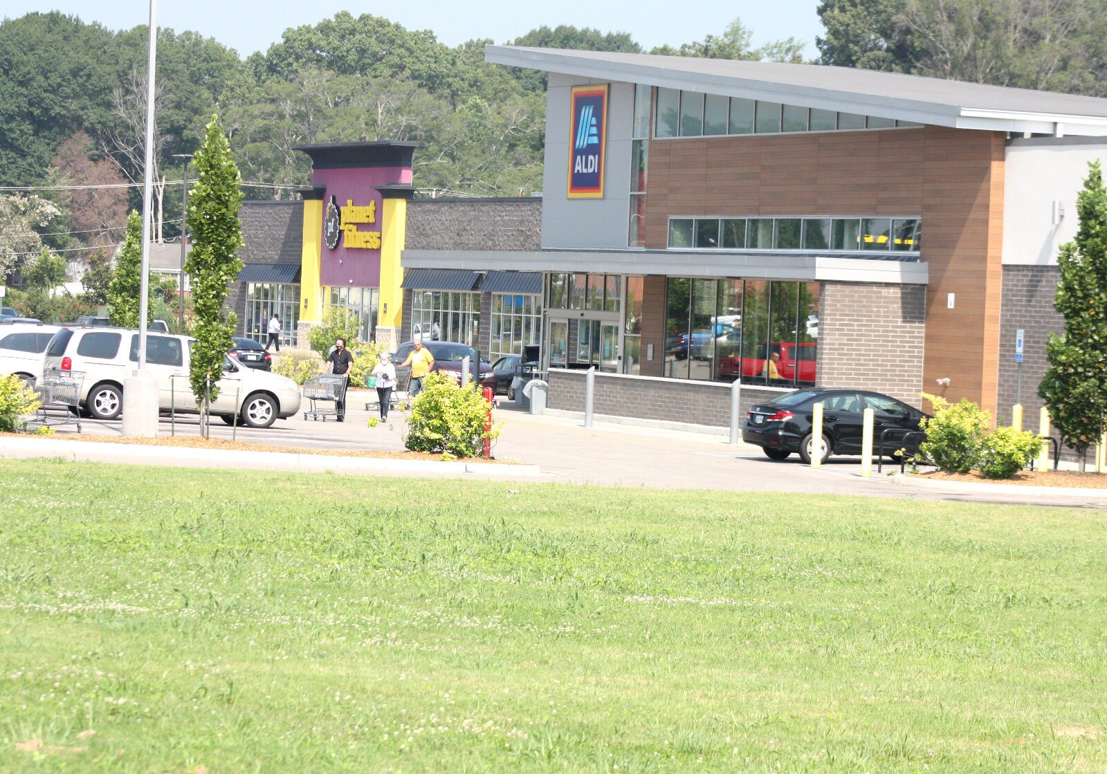 The vacant field next to Aldi on Summer Avenue (foreground) may soon become a Chipotle restaurant. (Cole Bradley)
