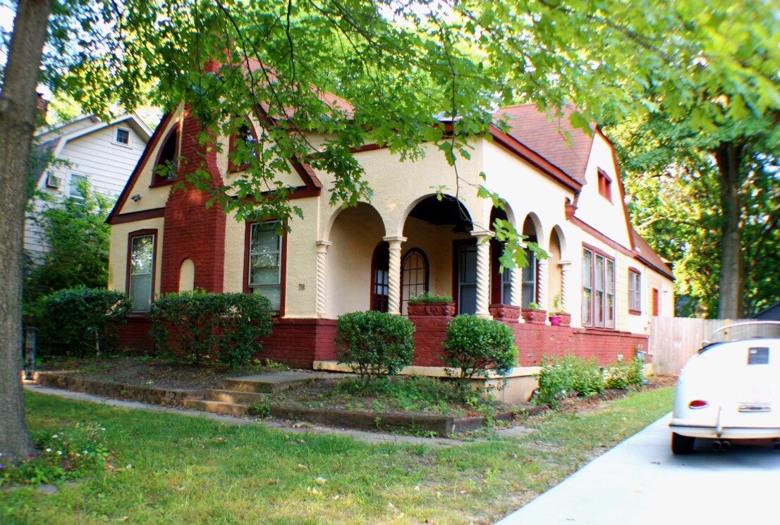 A Craftsman Bungalow-style home with ornate spiral pillars in the Vollintine-Evergreen area of North Memphis. 2020. (Cole Bradley)
