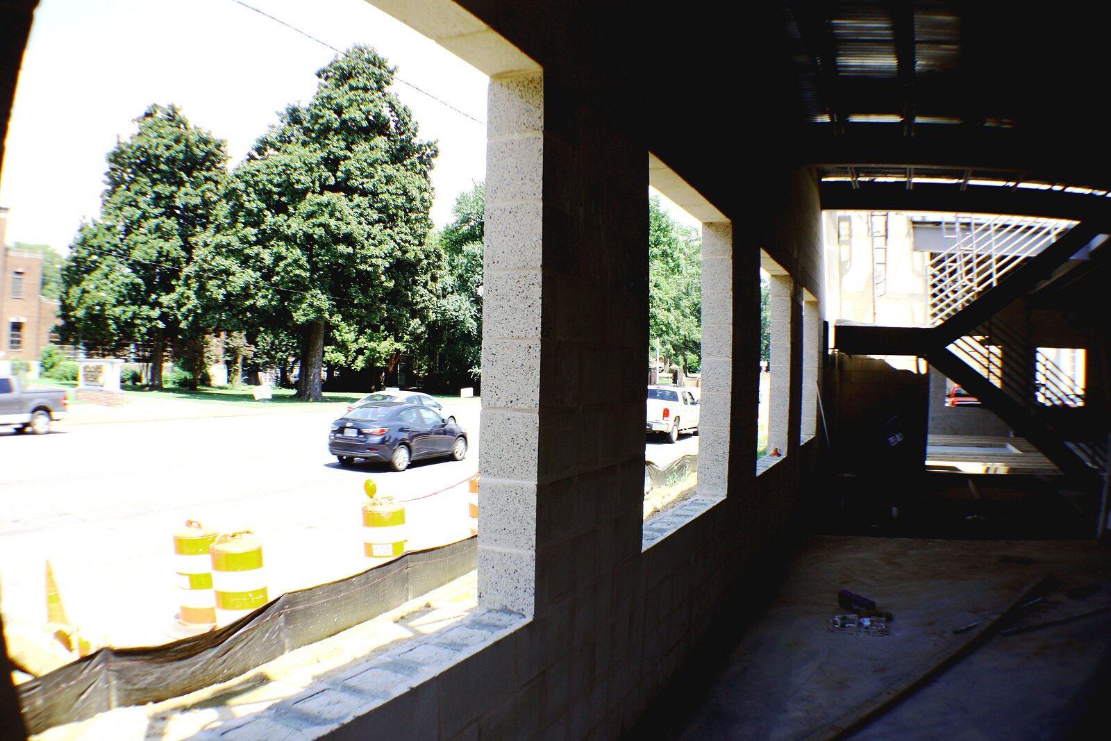Vehicles on Poplar Avenue whiz past the new CHOICES comprehensive reproductive health center during an earlier stage of construction. The building is now nearing competition and will open next month. (Cole Bradley)
