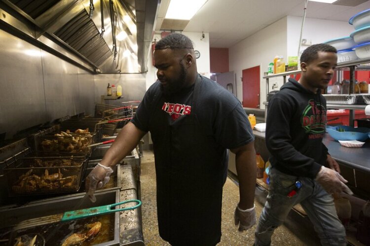 Thomas Jackson cooks hot wings while Jarvis Atkins runs food inside D'bo's Wings n' More in HIckory Hill, located at 7050 Malco Crossing at the corner of Winchester and Riverdale. (Ziggy Mack)