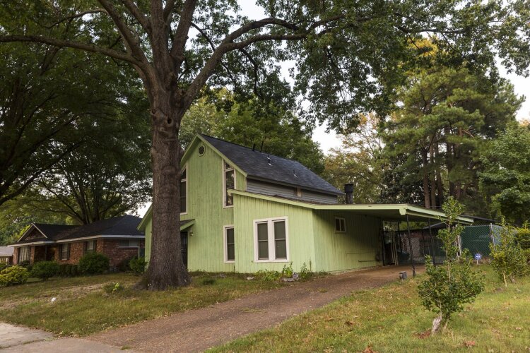 Most houses in Hickory Hill were built between 1970 and 2000. They area features a wide variety of home sizes and styles. Bright colors are common throughout Hickory Hill. (Ziggy Mack)