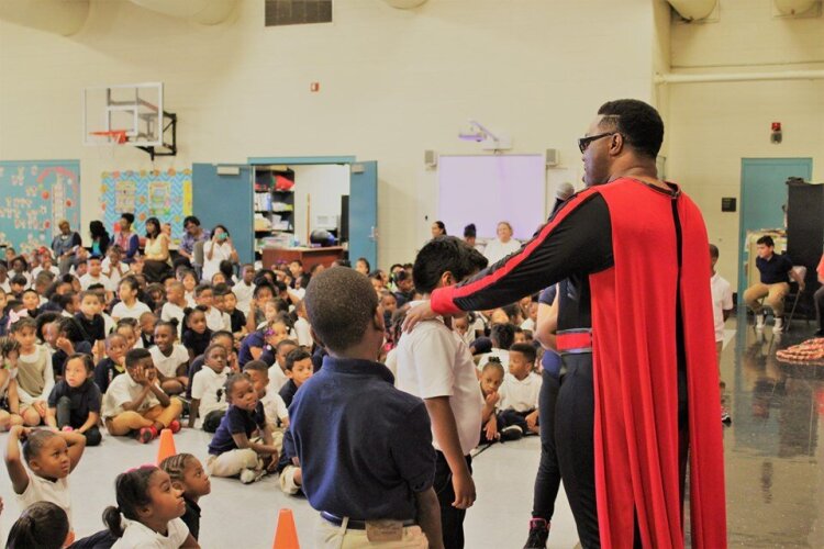 Heal The Hood's founder, LaDell Beamon, educates and entertains a group of children at a Hickory Hill elementary school. (Heal the Hood Foundation of Memphis)