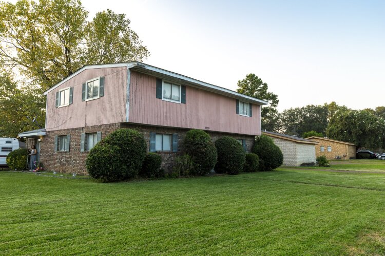 Colorful houses with straight lines and a mid-century feel are a hallmark of homes in Hickory Hill. (Ziggy Mack)