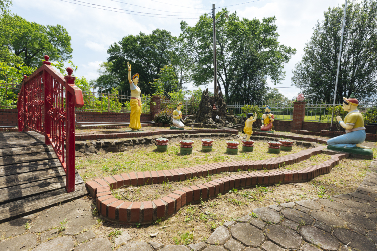 A garden decorated with statues by the Vietnamese Buddhist Association of Greater Memphis' temple and meeting space in Madison Heights. (Ziggy Mack) 