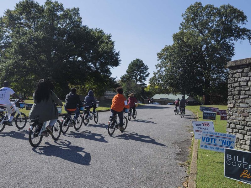 The voters arrive at Glenview Community Center as part of JUICE Orange Mound's Roll to Poll community initiative on Oct 27. (Ziggy Mack)