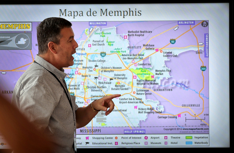Hugo Bahamon helps fourth graders read a map in one of Treadwell Elementary School's dual language classes on September 21, 2018. Treadwell's dual language program immerses kids in both Spanish and English for full fluency by fifth grade. It's the only program of its kind in Tennessee (Jim Weber/Daily Memphian)