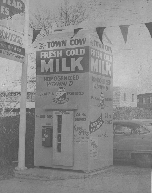 An archive photo of a dairy kiosk that used to sit across from the laundromat property. The South Memphis Alliance now owns the lot. (University of Memphis)