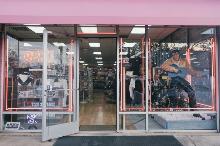A souvenir shop in Whitehaven near Graceland. (Brandon Dahlberg)