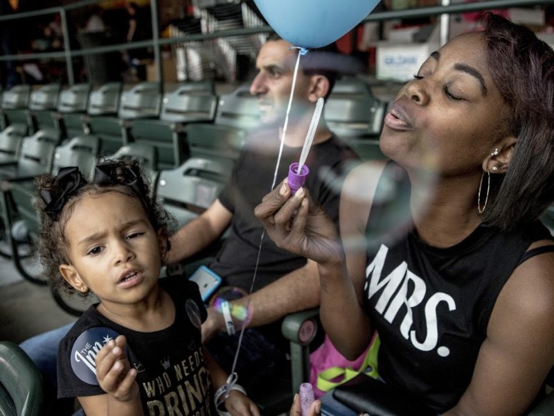 Serenity gets bubble blowing lessons from her mom at the New Memphis Institute's Exposure 901 event in September 2017.